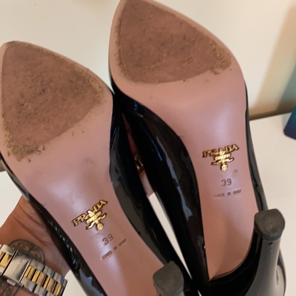 Authentic Prada black patent leather pumps Size 39 - Picture 4 of 9